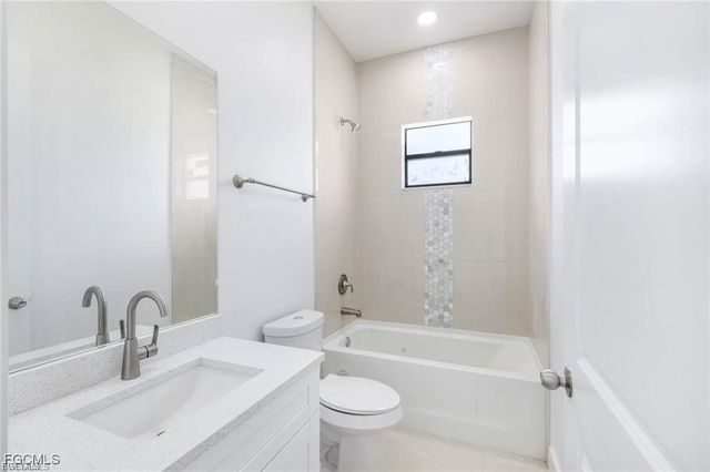 3212 Vera CT, Lehigh Acres, FL 33976