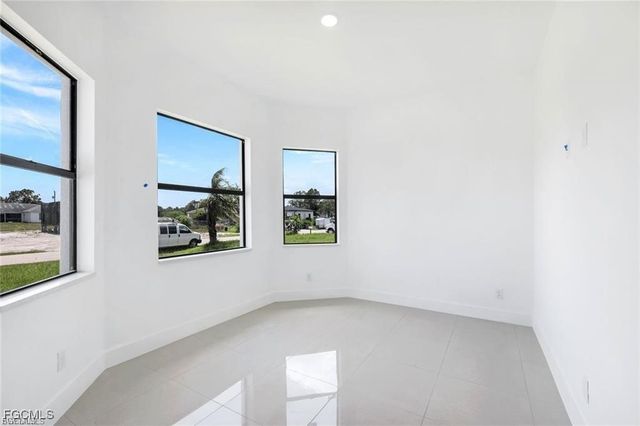 3212 Vera CT, Lehigh Acres, FL 33976