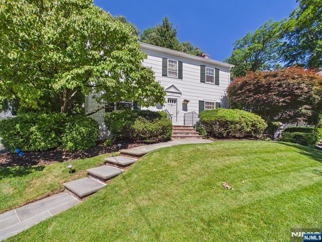 318 Beechwood Road, Ridgewood, NJ 07450