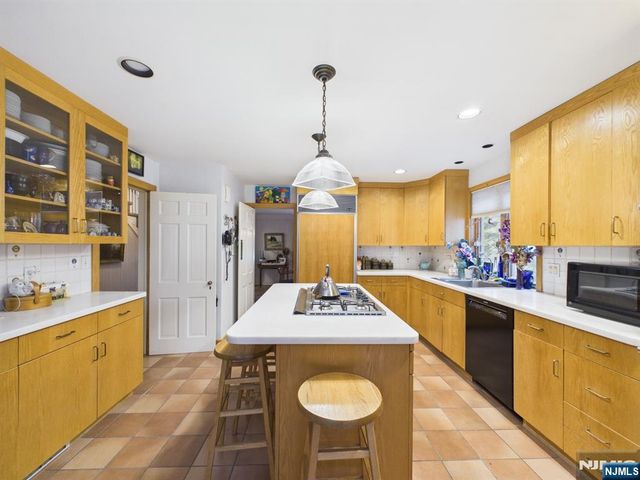 318 Beechwood Road, Ridgewood, NJ 07450