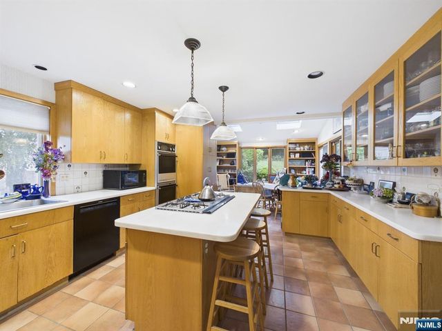 318 Beechwood Road, Ridgewood, NJ 07450