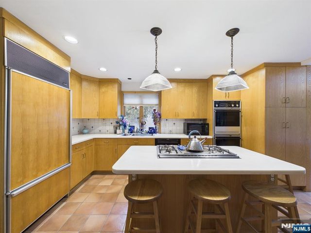 318 Beechwood Road, Ridgewood, NJ 07450