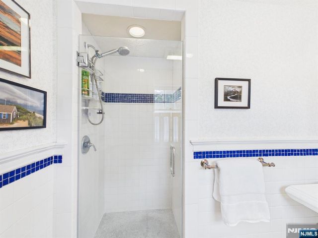 318 Beechwood Road, Ridgewood, NJ 07450