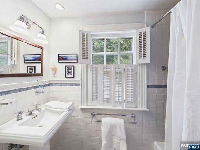 318 Beechwood Road, Ridgewood, NJ 07450