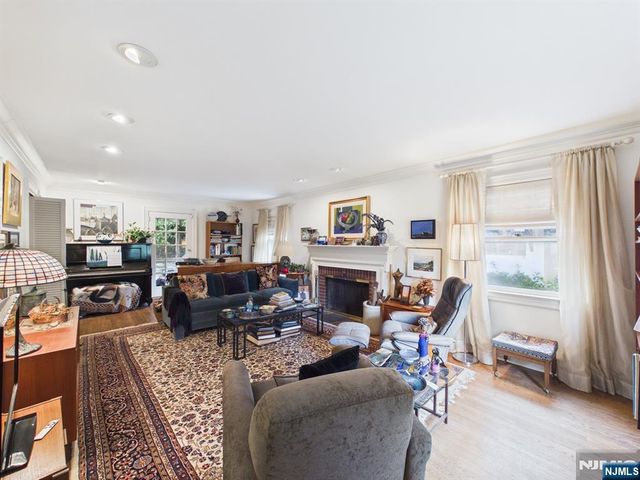 318 Beechwood Road, Ridgewood, NJ 07450