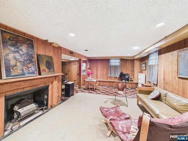 318 Beechwood Road, Ridgewood, NJ 07450