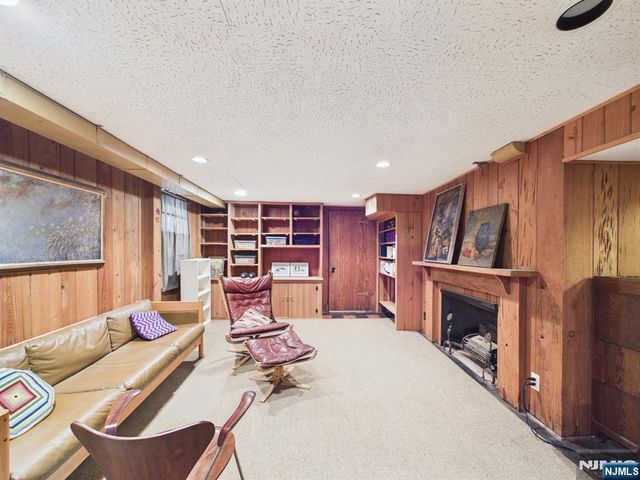 318 Beechwood Road, Ridgewood, NJ 07450