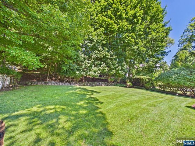 318 Beechwood Road, Ridgewood, NJ 07450