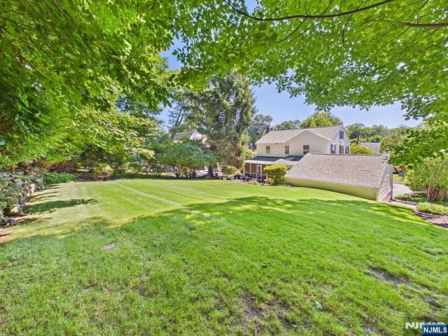 318 Beechwood Road, Ridgewood, NJ 07450