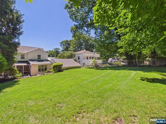 318 Beechwood Road, Ridgewood, NJ 07450