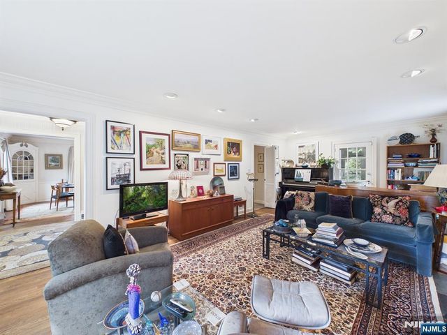 318 Beechwood Road, Ridgewood, NJ 07450