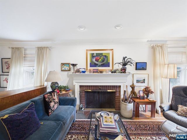 318 Beechwood Road, Ridgewood, NJ 07450