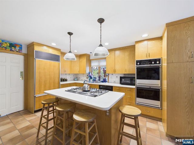 318 Beechwood Road, Ridgewood, NJ 07450