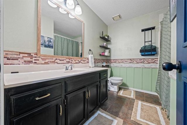 310 SE Shamrock Lane, Blue Springs, MO 64014