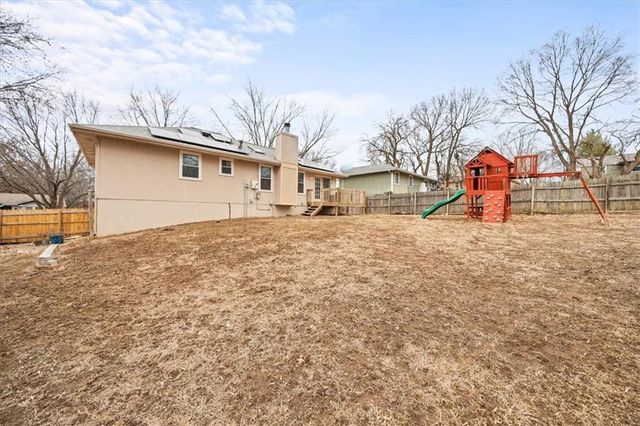 310 SE Shamrock Lane, Blue Springs, MO 64014