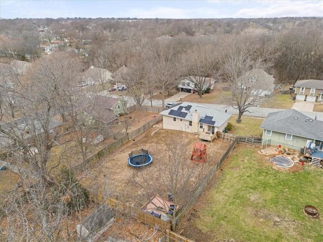 310 SE Shamrock Lane, Blue Springs, MO 64014