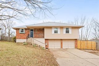 310 SE Shamrock Lane, Blue Springs, MO 64014