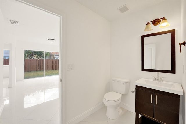 11208 Rhapsody Road, Hollywood, FL 33026