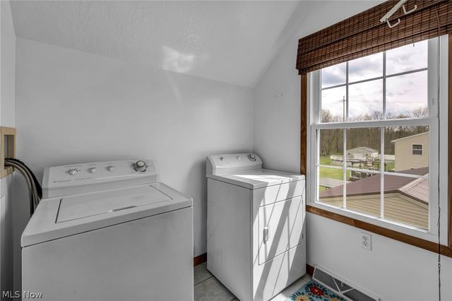 17 E Franklin Street, Newton Falls, OH 44444