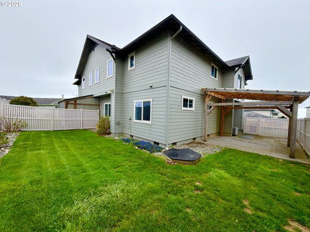 1251 MOORE St A, Brookings, OR 97415