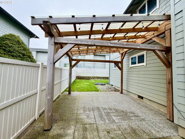 1251 MOORE St A, Brookings, OR 97415