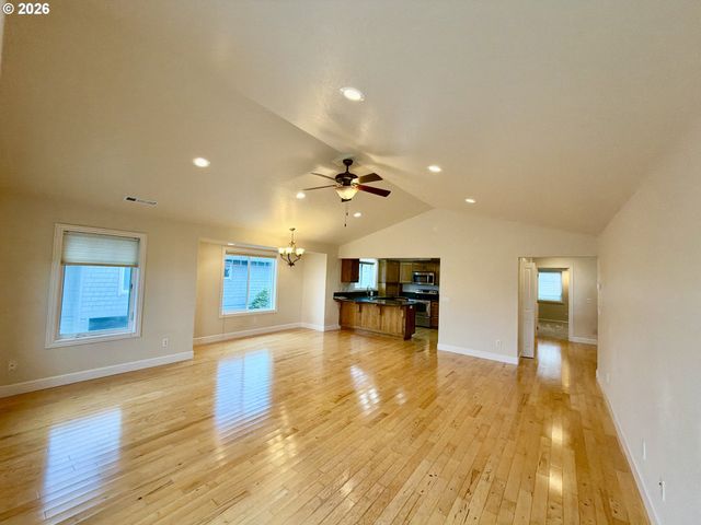 1251 MOORE St A, Brookings, OR 97415