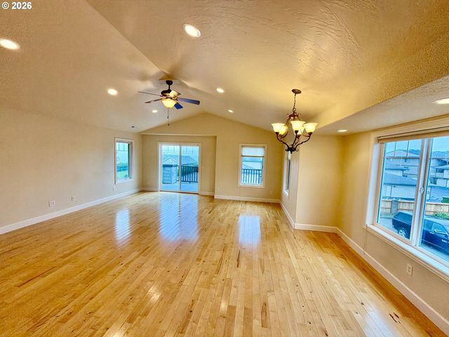 1251 MOORE St A, Brookings, OR 97415