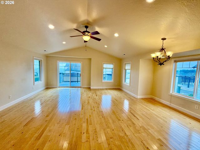 1251 MOORE St A, Brookings, OR 97415