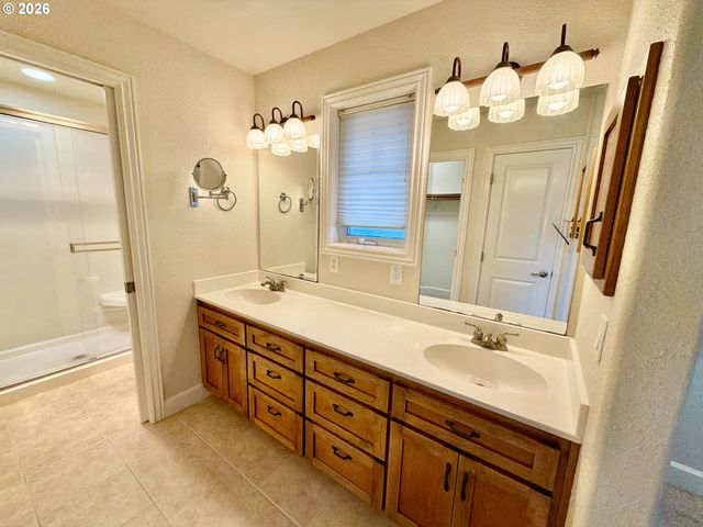 1251 MOORE St A, Brookings, OR 97415