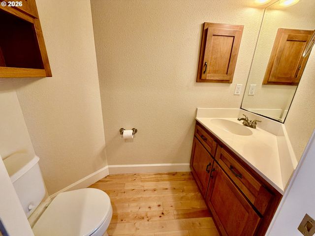 1251 MOORE St A, Brookings, OR 97415
