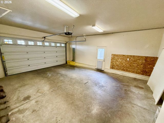 1251 MOORE St A, Brookings, OR 97415