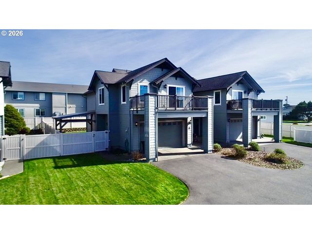 1251 MOORE St A, Brookings, OR 97415