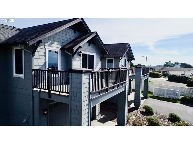1251 MOORE St A, Brookings, OR 97415