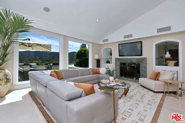 3848 Alonzo Avenue, Encino (los Angeles), CA 91316