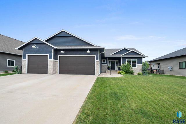 920 S Torrey Pine Ln, Sioux Falls, SD 57110