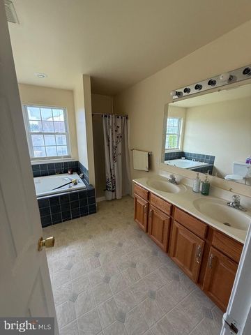 215 N SANDY LN, Sinking Spring, PA 19608