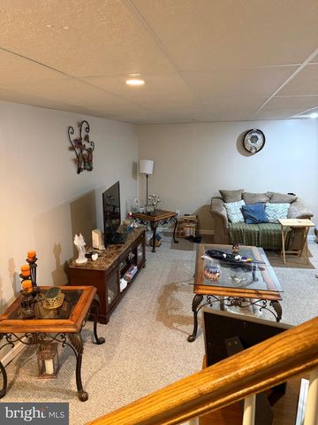 215 N SANDY LN, Sinking Spring, PA 19608