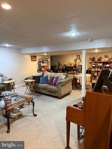 215 N SANDY LN, Sinking Spring, PA 19608