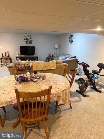 215 N SANDY LN, Sinking Spring, PA 19608