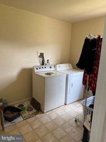 215 N SANDY LN, Sinking Spring, PA 19608