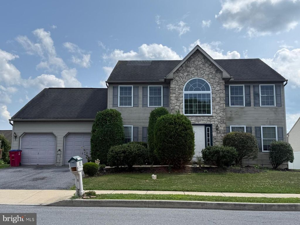 215 N SANDY LN, Sinking Spring, PA 19608