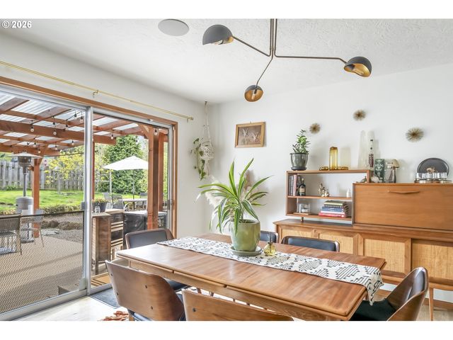 11710 Ne FARGO Ct, Portland, OR 97220