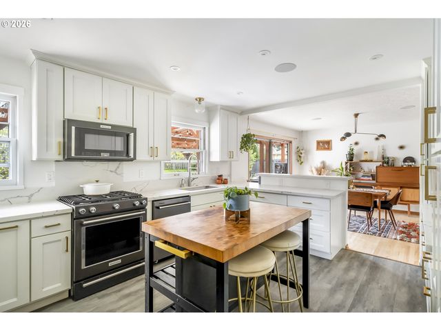 11710 Ne FARGO Ct, Portland, OR 97220