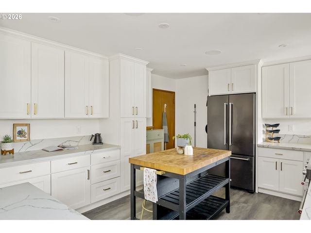 11710 Ne FARGO Ct, Portland, OR 97220