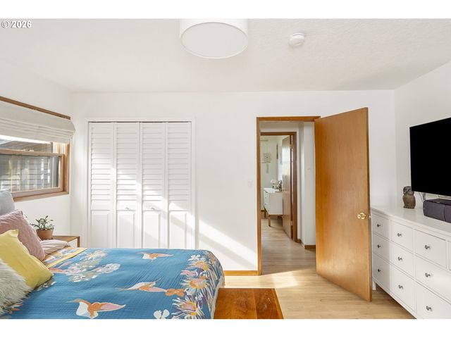 11710 Ne FARGO Ct, Portland, OR 97220