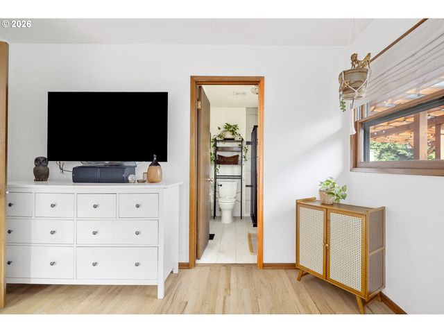 11710 Ne FARGO Ct, Portland, OR 97220