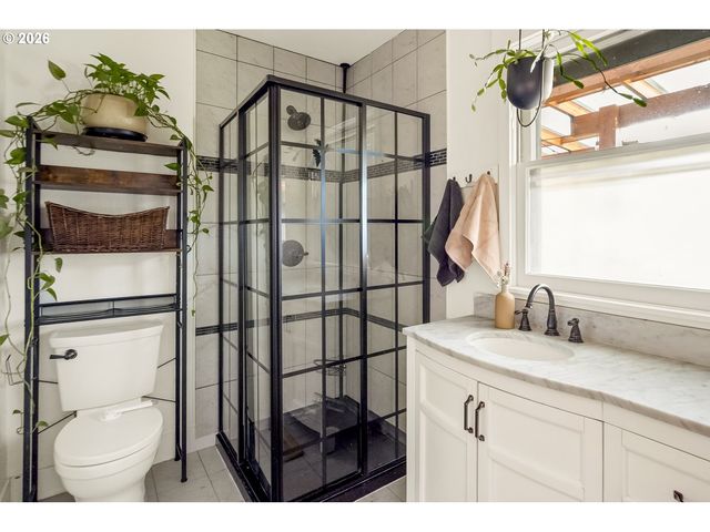 11710 Ne FARGO Ct, Portland, OR 97220