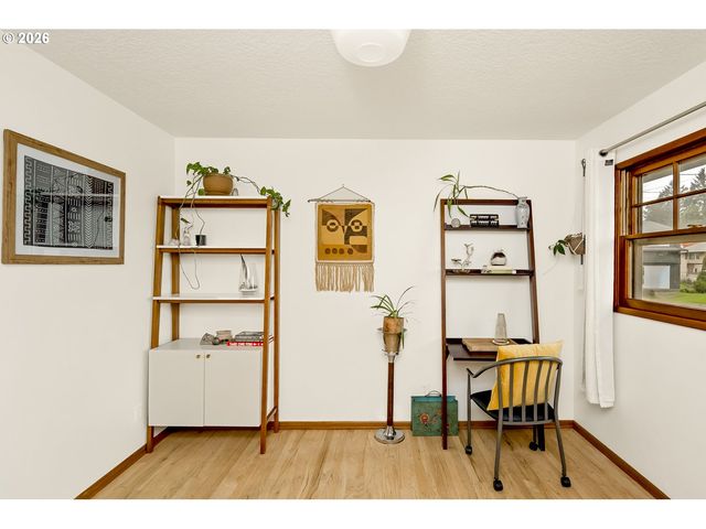 11710 Ne FARGO Ct, Portland, OR 97220