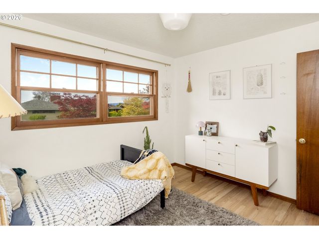 11710 Ne FARGO Ct, Portland, OR 97220