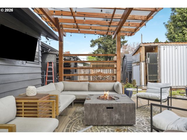 11710 Ne FARGO Ct, Portland, OR 97220